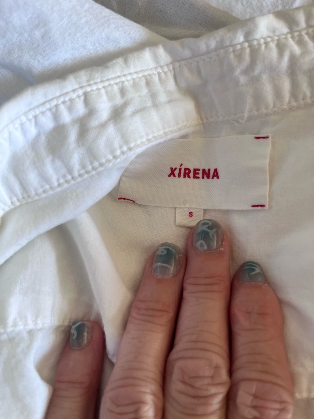 XiRENA White Short-Sleeve Button-Up Shirt size Small - Picture 2 of 5